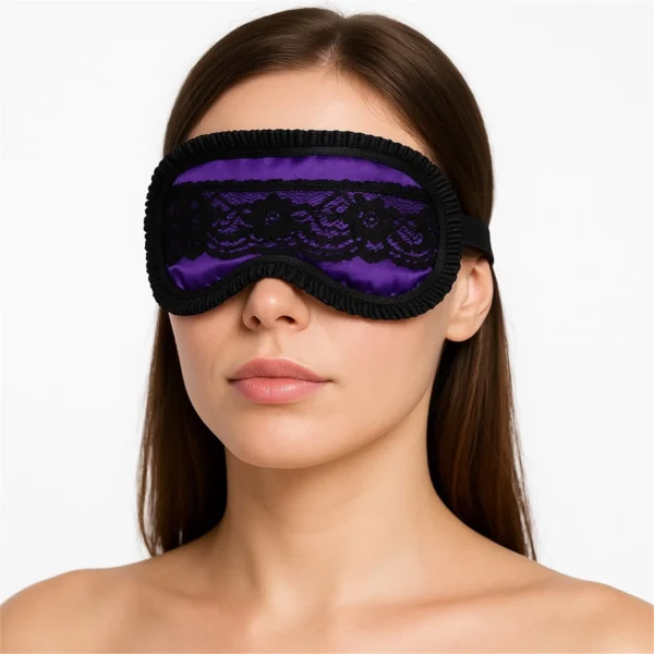 SUAVE ANTIFAZ DE RASO Y PUNTILLAS EN VIOLETA